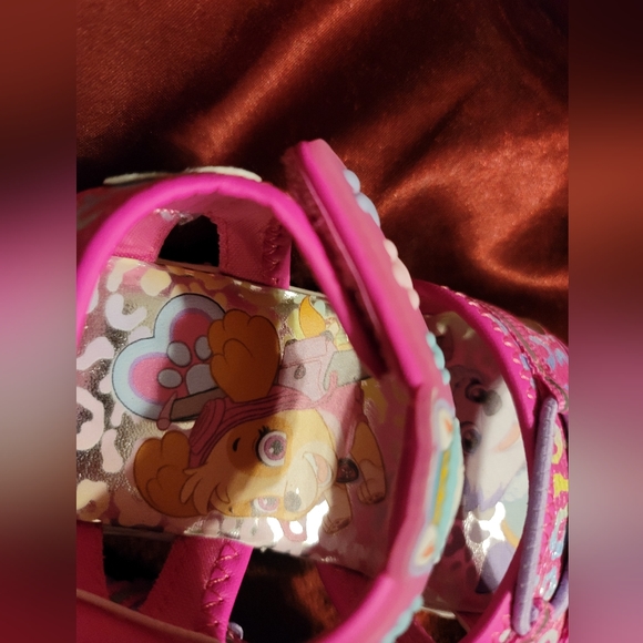 NWT  GIRLS PINK PAW PATROL NON SLIP LIGHT UP SANDALS VELCRO CLOSURE - Picture 6 of 7